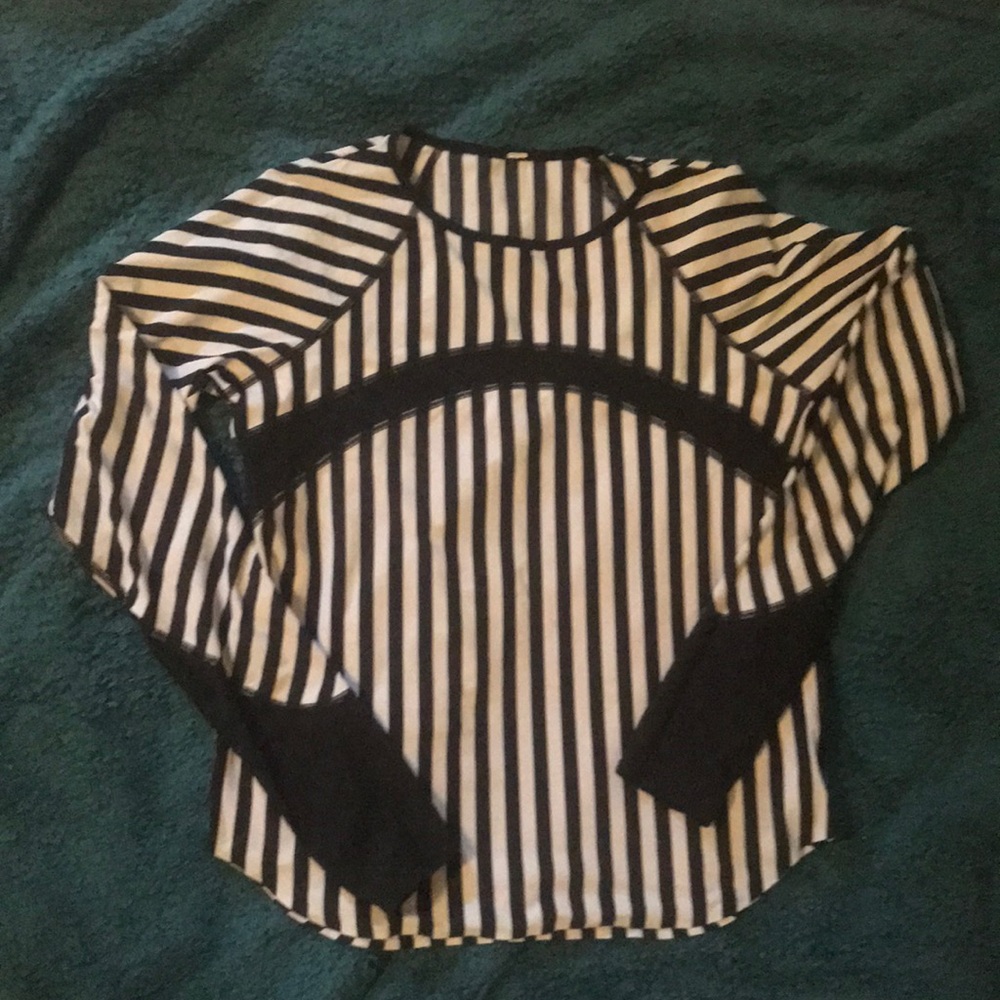 *Lowest Price offered or bundle* Lulu Lemon top